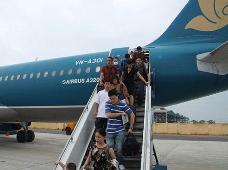 Vietnam Airlines áp dụng thu thêm phí vào dịp cao điểm mùa hè khiến khách hàng bức xúc - Ảnh: Đình Quân Vietnam Airlines áp dụng thu thêm phí vào dịp cao điểm mùa hè khiến khách hàng bức xúc - Ảnh: Đình Quân