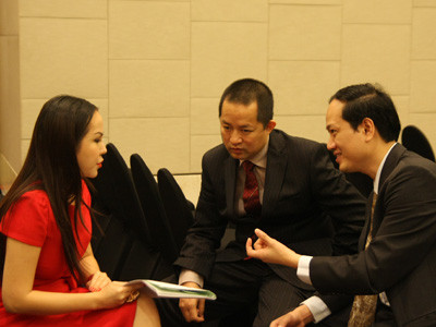 Ông Trương Đình Anh và bà Lê Nữ Thùy Dương tại ĐHĐCĐ FPT 2012. Ảnh: C.T. Ông Trương Đình Anh và bà Lê Nữ Thùy Dương tại ĐHĐCĐ FPT 2012. Ảnh: C.T.