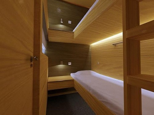 Nội thất bên trong buồng ngủ đôi. Nội thất bên trong buồng ngủ đôi.