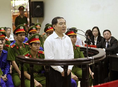 "Đại án" Dương Chí Dũng và đồng phạm khiến dư luận đặt nhiều câu hỏi liên quan đến các khoản tiền hàng triệu đô la Mỹ. "Đại án" Dương Chí Dũng và đồng phạm khiến dư luận đặt nhiều câu hỏi liên quan đến các khoản tiền hàng triệu đô la Mỹ.