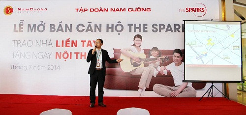 Ông Bùi Quý Trung - Phó Giám đốc Sàn giao dịch Bất động sản Nam Cường giới thiệu dự án The Sparks và những ưu đãi trong chương trình mở bán. Ông Bùi Quý Trung - Phó Giám đốc Sàn giao dịch Bất động sản Nam Cường giới thiệu dự án The Sparks và những ưu đãi trong chương trình mở bán.