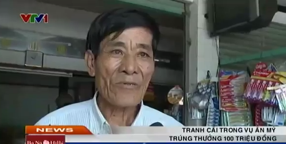 Ông Ẩn người trúng 100 triệu đồng nhưng bị Công ty Tribeco Bình Dương từ chối trả thưởng. (Ảnh cắt clip VTV).