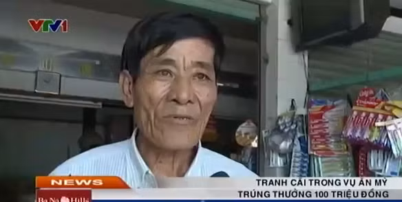 Ông Ẩn người trúng 100 triệu đồng nhưng bị Công ty Tribeco Bình Dương từ chối trả thưởng. (Ảnh cắt clip VTV).