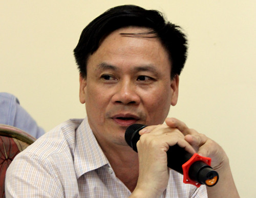 Cục trưởng Cục Đăng kiểm Việt Nam - ông Trần Kỳ Hình chưa từng thấy các xe biển xanh "rơi" tem như vậy (Ảnh: ATGT.GOV.VN) Cục trưởng Cục Đăng kiểm Việt Nam - ông Trần Kỳ Hình chưa từng thấy các xe biển xanh "rơi" tem như vậy (Ảnh: ATGT.GOV.VN)