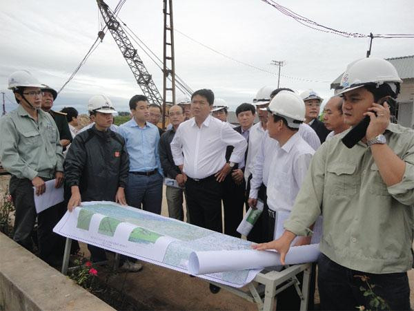 Bộ trưởng Thăng kiểm tra công trường Dự án Đường cao tốc Hà Nội - Thái Nguyên (Ảnh: Dautu) Bộ trưởng Thăng kiểm tra công trường Dự án Đường cao tốc Hà Nội - Thái Nguyên (Ảnh: Dautu)