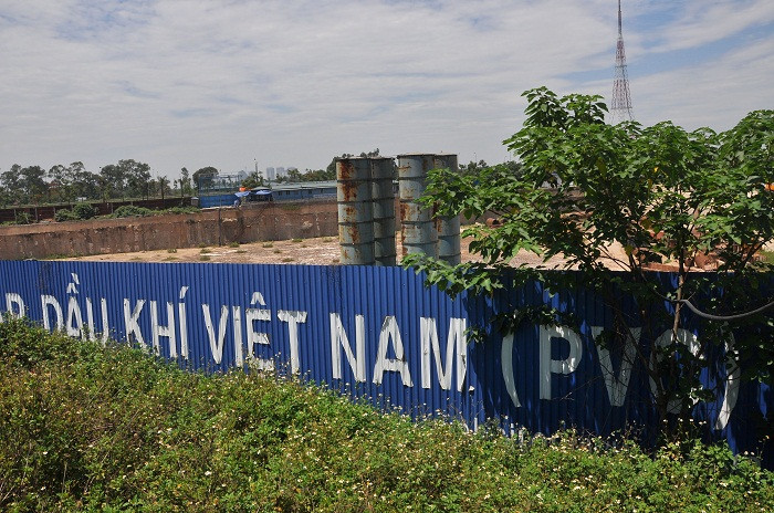 Xung quanh dự án cỏ mọc um tùm Xung quanh dự án cỏ mọc um tùm