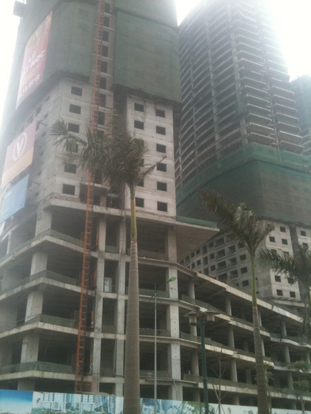 Nhiều khách hàng mua nhà tại sự án Văn Phú Victoria Hà Đông phản ánh: Chủ dự án chỉ chú trọng việc “chồng tầng” cho đủ chiều cao để thu tiền mà chưa đặt gạch xây thô khiến khách hàng không khỏi hoang mang: Liệu sau khi đóng đủ tiền, chủ đầu tư có hoàn thiện nhà hay không? Nhiều khách hàng mua nhà tại sự án Văn Phú Victoria Hà Đông phản ánh: Chủ dự án chỉ chú trọng việc “chồng tầng” cho đủ chiều cao để thu tiền mà chưa đặt gạch xây thô khiến khách hàng không khỏi hoang mang: Liệu sau khi đóng đủ tiền, chủ đầu tư có hoàn thiện nhà hay không?