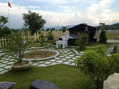 Một khuôn viên mộ phần trên đồi Kim của Lạc Hồng Viên Một khuôn viên mộ phần trên đồi Kim của Lạc Hồng Viên