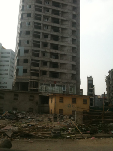 Tuy nhiên đến nay dự án chỉ mới hoàn thiện phần xây thô, chưa đi vào hoàn thiện nội thất và dừng thi công từ tháng 3/2012. Tuy nhiên đến nay dự án chỉ mới hoàn thiện phần xây thô, chưa đi vào hoàn thiện nội thất và dừng thi công từ tháng 3/2012.