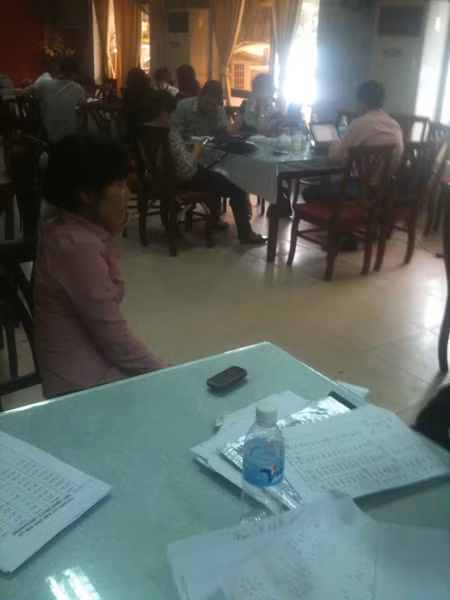 Tại tầng 1 khách sạn Mường Thanh luôn đông kín khách xem nhà và cò tư vấn mua nhà Kim Văn-Kim Lũ. Tại tầng 1 khách sạn Mường Thanh luôn đông kín khách xem nhà và cò tư vấn mua nhà Kim Văn-Kim Lũ.