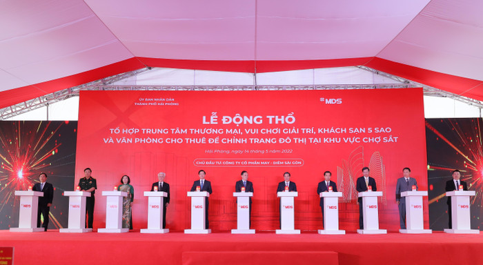 Lãnh đạo thành phố Hải Phòng nhấn nút động thổ dự án (Ảnh: CTV)