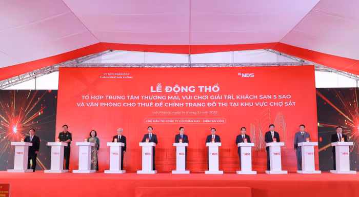 Lãnh đạo thành phố Hải Phòng nhấn nút động thổ dự án (Ảnh: CTV)