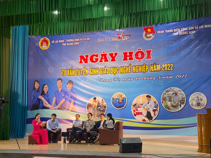 Ngày hội “Tư vấn tuyển sinh giáo dục nghề nghiệp năm 2022” được tổ chức nhằm giúp học sinh, phụ huynh được thông tin toàn diện nhất về thị trường lao động (Ảnh: Phạm Linh) Ngày hội “Tư vấn tuyển sinh giáo dục nghề nghiệp năm 2022” được tổ chức nhằm giúp học sinh, phụ huynh được thông tin toàn diện nhất về thị trường lao động (Ảnh: Phạm Linh)