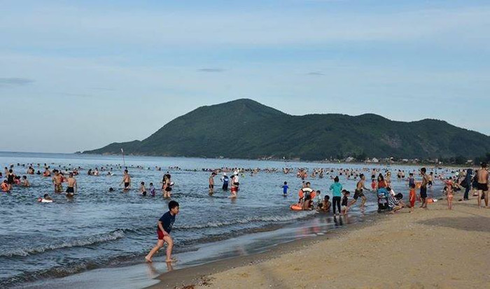 Biển Lộc Hà (Hà Tĩnh) tấp nập du khách vào mỗi buổi chiều (Ảnh: T.P) Biển Lộc Hà (Hà Tĩnh) tấp nập du khách vào mỗi buổi chiều (Ảnh: T.P)