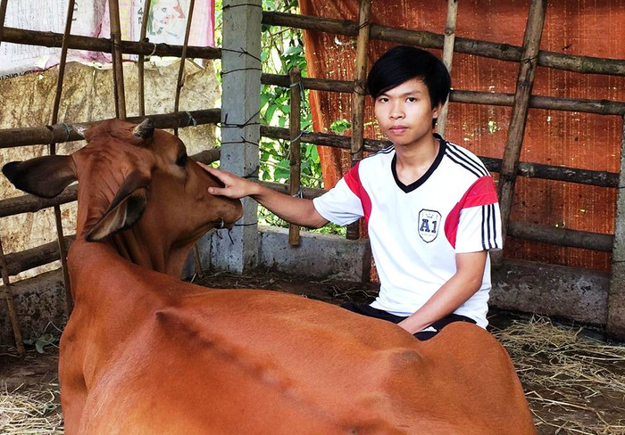 Ngoài việc học, Xuân thay mẹ quán xuyến hầu hết mọi việc trong nhà. (Ảnh: N.V)