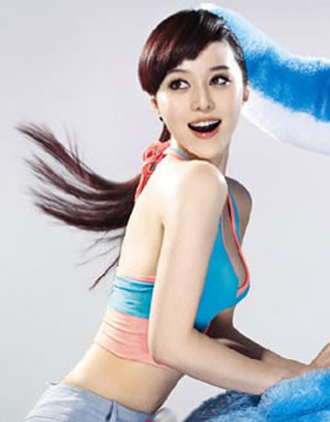 14. Cá tính Kiểu tóc mái ngố, buộc đuôi ngựa và sử dụng son nước không trôi tạo nên một Phạm Băng Băng đầy cá tính.