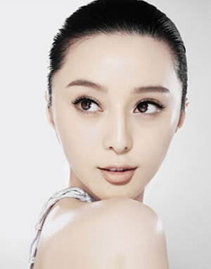 8. Hoàn mỹ Làn da được trang điểm mịn màng và không để lại tì vết đã làm toát lên khuôn mặt hoàn mỹ của Phạm Băng Băng.