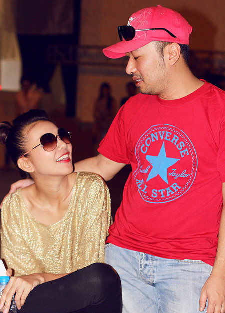 Song Hằng và song Quyên đùa giỡn trên sàn tập ảnh 8 Song Hằng và song Quyên đùa giỡn trên sàn tập ảnh 8