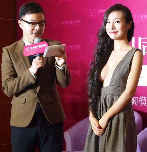 Những bộ váy làm "nhức mắt" khán giả năm 2011 ảnh 5 Những bộ váy "tra tấn" mắt nhìn năm 2011, Thời trang, duong yen ngoc nguc tran, duong yen ngoc lo hang, sao lo nhu hoa, lieu nham, luu vu han, thoi trang, tin tuc thoi trang