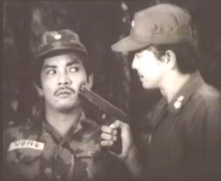 Dường như gương mặt với bộ ria mép “ranh mãnh” đã góp phần làm nên tên tuổi của Thương Tín với những vai diễn phản diện như Tám Thương, Sáu Tâm hay Trung tá Ngụy… trong các phim Bài ca không quên, Biệt động Sài Gòn, Ván bài lật ngửa…