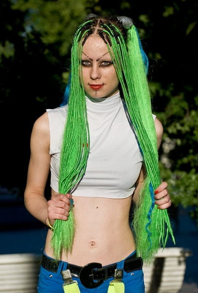 Eo thon, dáng chuẩn nhưng tóc thì... xanh lét thế này còn gì là đẹp! Eo thon, dáng chuẩn nhưng tóc thì... xanh lét thế này còn gì là đẹp!