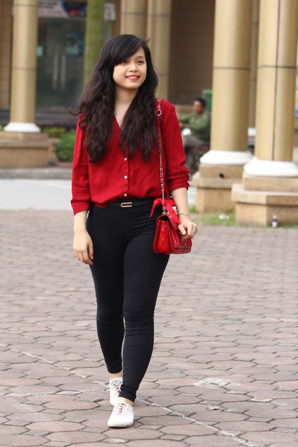 Sẽ không còn là mùa Noel nếu thiếu đi sắc đỏ. Hãy "thắp sáng" khu phố bằng những tông đỏ bạn nhé! Sẽ không còn là mùa Noel nếu thiếu đi sắc đỏ. Hãy "thắp sáng" khu phố bằng những tông đỏ bạn nhé!