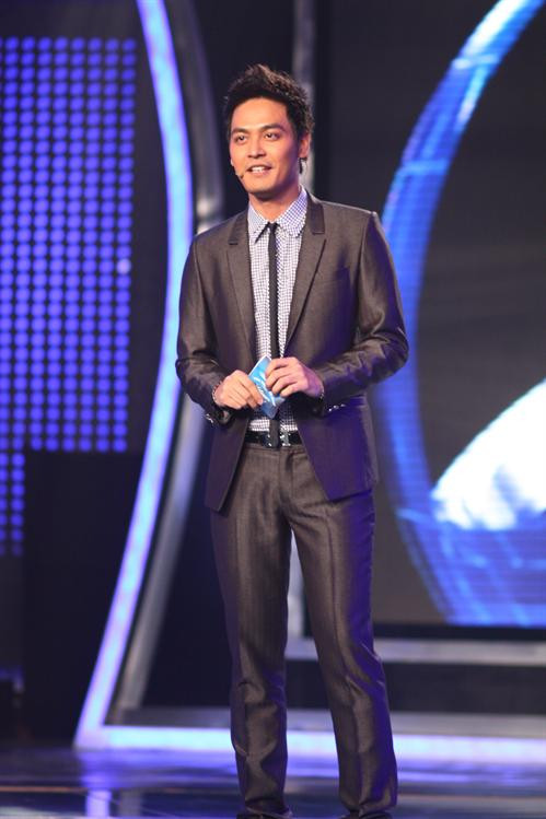 Đặc biệt, kiểu cà vạt dáng thanh nhỏ cũng là phụ kiện thường xuyên được anh sử dụng khi kết hợp với veston.Ảnh: Internet. Đặc biệt, kiểu cà vạt dáng thanh nhỏ cũng là phụ kiện thường xuyên được anh sử dụng khi kết hợp với veston.Ảnh: Internet.