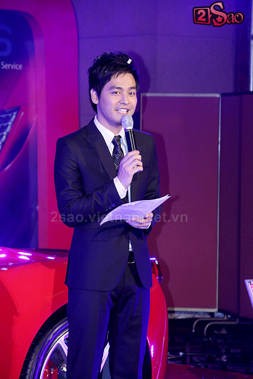 MC Phan Anh được khán giả xem truyền hình yêu mến với vẻ ngoài điển trai và lối dẫn hóm hỉnh. Mỗi khi lên hình hay tham gia các buổi yến tiệc, event… chiếc áo Vest luôn là sự lựa chọn hàng đầu của anh. Ảnh: 2sao MC Phan Anh được khán giả xem truyền hình yêu mến với vẻ ngoài điển trai và lối dẫn hóm hỉnh. Mỗi khi lên hình hay tham gia các buổi yến tiệc, event… chiếc áo Vest luôn là sự lựa chọn hàng đầu của anh. Ảnh: 2sao