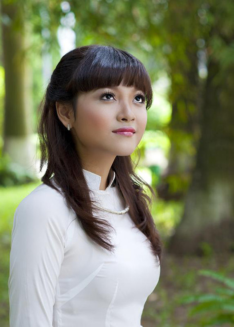 "Sống tích cực, sống có ý nghĩa và luôn làm những điều tốt với những người xung quanh mình" là quan niệm sống của cô nàng 9x Lê Ngọc Thúy.