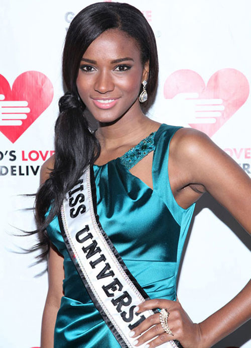 Mặc dù bị gọi là "con khỉ mặc váy" nhưng người đẹp đã phản ứng lại một cách thông minh, đầy quyết liệt khiến công chúng quan tâm đều bị thuyết phục. Mặc dù bị gọi là "con khỉ mặc váy" nhưng người đẹp đã phản ứng lại một cách thông minh, đầy quyết liệt khiến công chúng quan tâm đều bị thuyết phục.