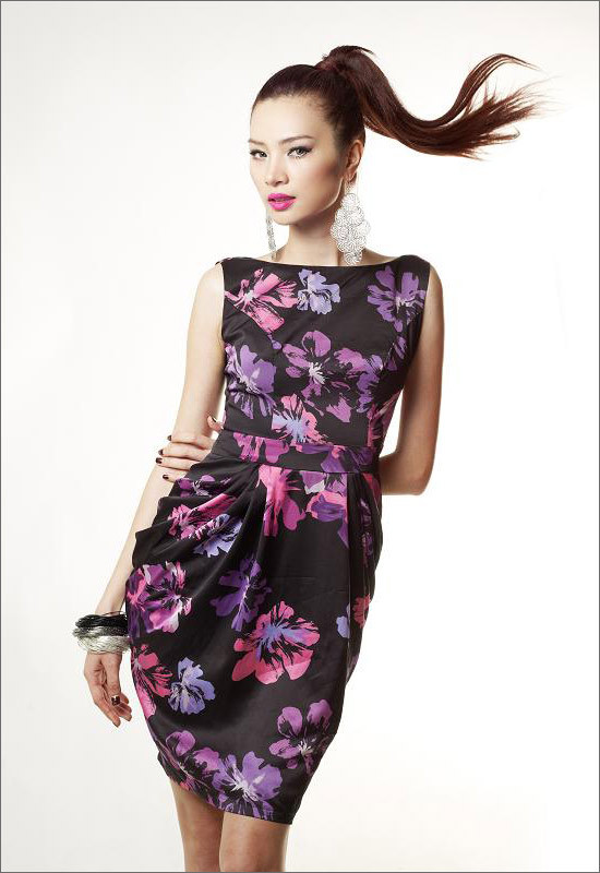 Chất liệu chiffon, lụa mềm được sử dụng tinh tế.