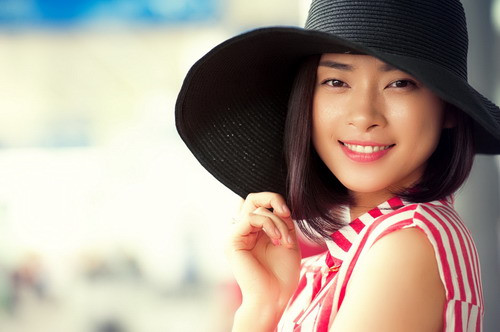 Cô nàng “Phượng Hoàng” trong phim “Bẫy rồng” đã từng nhận mình rằng: “Tôi vốn là người không thích điệu”. Tuy nhiên, hãy nhìn xem Ngô Thanh Vân trong chiếc mũ rộng vành màu đen xem, cô ấy cũng điệu lắm đấy chứ! Cô nàng “Phượng Hoàng” trong phim “Bẫy rồng” đã từng nhận mình rằng: “Tôi vốn là người không thích điệu”. Tuy nhiên, hãy nhìn xem Ngô Thanh Vân trong chiếc mũ rộng vành màu đen xem, cô ấy cũng điệu lắm đấy chứ!