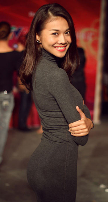 Thanh Hằng mượn váy băng quấn tôn đường cong trứ danh.