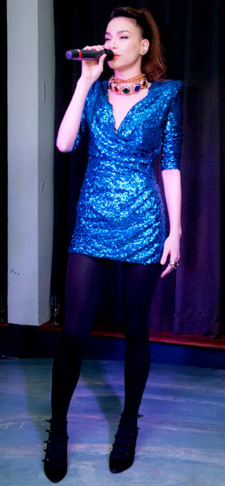 Hà Hồ nổi bật lóng lánh.