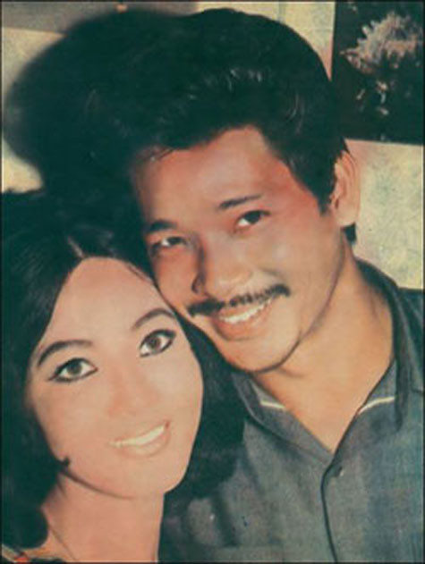 Thời thập niên 70, cái tên Trần Quang đã được nhiều khán giả điện ảnh Sài Gòn hâm mộ với hình ảnh là một nam tài tử có bộ ria mép và đôi chân mày luôn nhướn lên cả khi nói lần khi cười. Những bộ phim làm nên tên tuổi của Trần Quang đó là: Vết thù trên lưng ngựa hoang, Điệu ru nước mắt, Như hạt mưa sa…