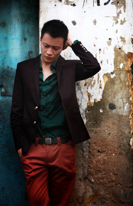 Cách tiết chế và phối màu cá tính giúp anh thu hút hơn trên phố đông. Cách tiết chế và phối màu cá tính giúp anh thu hút hơn trên phố đông.