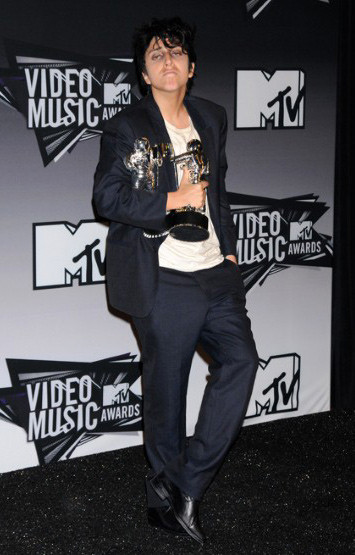 Với kiểu hóa trang này, ít ai có thể nhận ra đây là cô gái thực thụ. Với kiểu hóa trang này, ít ai có thể nhận ra đây là cô gái thực thụ.