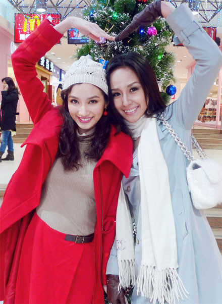 Trúc Diễm - Mai Phương Thúy kín bưng đón Noel tại Trung Quốc.