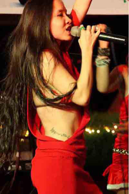 Mai Khôi với nhiều chiêu gây sốc vì nghĩ rằng nhờ đó cô càng được biết đến nhiều hơn? Mai Khôi với nhiều chiêu gây sốc vì nghĩ rằng nhờ đó cô càng được biết đến nhiều hơn?