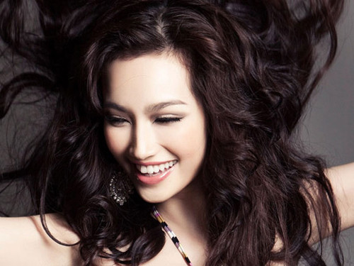 Trương Chi Trúc Diễm luôn rạng ngời với làn da sáng.