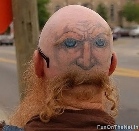 Đây là gương mặt một cụ già? Không đâu, bạn hãy nhìn kỹ lại đi, đó là một "kiểu đầu" rất... kinh dị. Người đàn ông này đã cạo hầu hết phần tóc và xăm hình gương mặt lên da đầu để tạo nên kiểu tóc "có 1 không 2" này. Với kiểu tóc như vậy chắc chắn sẽ hù dọa được khối người ngất xỉu khi đi ra ngoài đường. Đây là gương mặt một cụ già? Không đâu, bạn hãy nhìn kỹ lại đi, đó là một "kiểu đầu" rất... kinh dị. Người đàn ông này đã cạo hầu hết phần tóc và xăm hình gương mặt lên da đầu để tạo nên kiểu tóc "có 1 không 2" này. Với kiểu tóc như vậy chắc chắn sẽ hù dọa được khối người ngất xỉu khi đi ra ngoài đường.