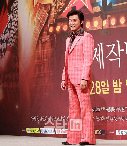 Ahn Jae Wook được khen "kẹo ngọt" và tiểu thư. Ahn Jae Wook được khen "kẹo ngọt" và tiểu thư.