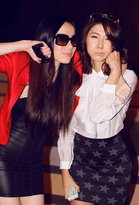 Song Hằng và song Quyên đùa giỡn trên sàn tập ảnh 7