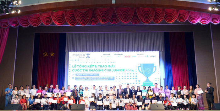 Lễ tổng kết và trao giải cuộc thi Imagine Cup Junior 2024 được tổ chức tại Trường Tiểu học - Trung học cơ sở - Trung học phổ thông Hoàng Việt, Thành phố Buôn Ma Thuột, Đắk Lắk, với sự tham gia của lãnh đạo Bộ Giáo dục và Đào tạo, các Sở Giáo dục và Đào tạo cùng đại diện các trường học trên cả nước. 6be99f07-91f2-4896-9b07-158a22484cb7.jpg