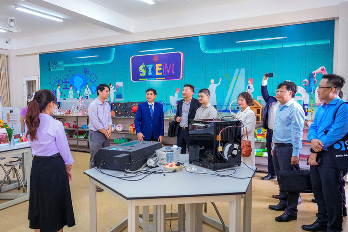 Triển lãm các ý tưởng AI của đội chiến thắng Imagine Cup Junior 2024, thể hiện tầm nhìn sáng tạo của thế hệ trẻ về ứng dụng AI trong cộng đồng. 1b6ac6ab-ef05-4766-bd52-33bf20edefaf.jpg