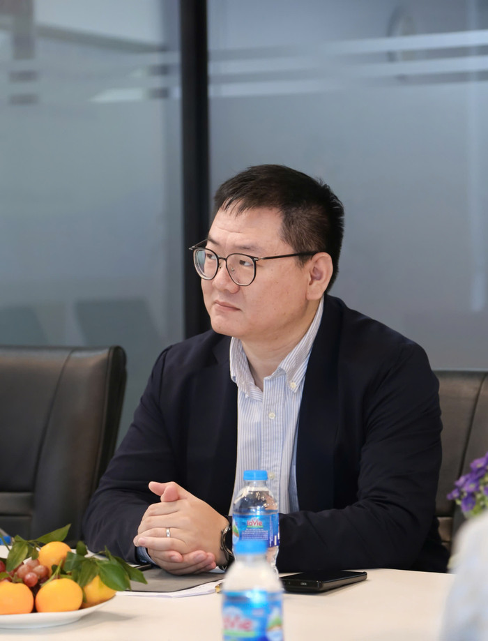 Ông Hoạn Chí Quân, Phó Hiệu trưởng, trưởng phòng nhân sự của Học viện Hồ Tương Tư Đại học Dân tộc Quảng Tây. Ảnh: NTCC. 25982e23-2234-4126-821b-1f79cefb642a-173061473924317249348.jpeg