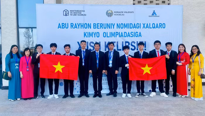 8/8 học sinh Việt Nam tham dự Kỳ thi Olympic Hóa học Quốc tế Abu Reikhan Beruniy lần thứ nhất. (Ảnh: Trung tâm truyền thông giáo dục Bộ Giáo dục và Đào tạo).