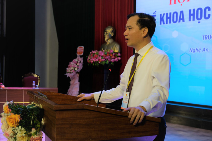 Giáo sư, Tiến sĩ Nguyễn Huy Bằng - Hiệu trưởng Trường Đại học Vinh phát biểu chào mừng Hội thảo. GDVN-2.JPG