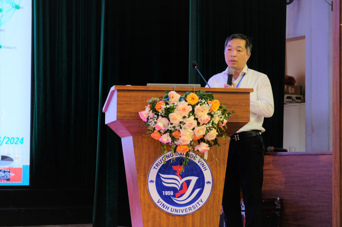 Giáo sư, Tiến sĩ Trần Trung - Giám đốc Học viện Dân tộc chia sẻ tại hội thảo GDVN_2 (2).JPG