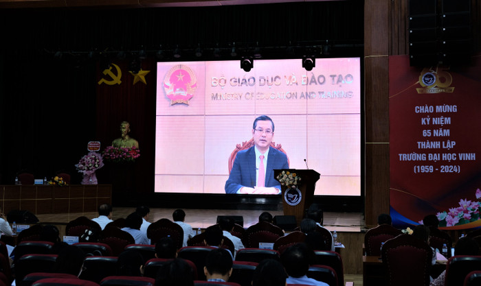 Thứ trưởng Bộ Giáo dục và Đào tạo Nguyễn Văn Phúc phát biểu khai mạc Hội thảo với hình thức trực tuyến. GDVN_3.JPG